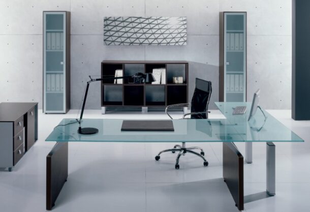 Пример выбора кресел для кабинета оформленного в стиле минимализм