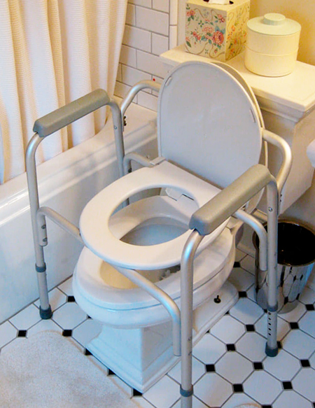 Опорная рама для туалета. Предназначена для инвалидов и пожилых людей.