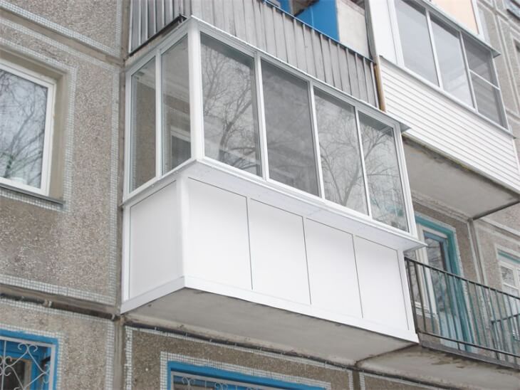 Остекление балкона по типу дома