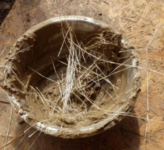 Приготовление раствора из глины для изготовления тандыра